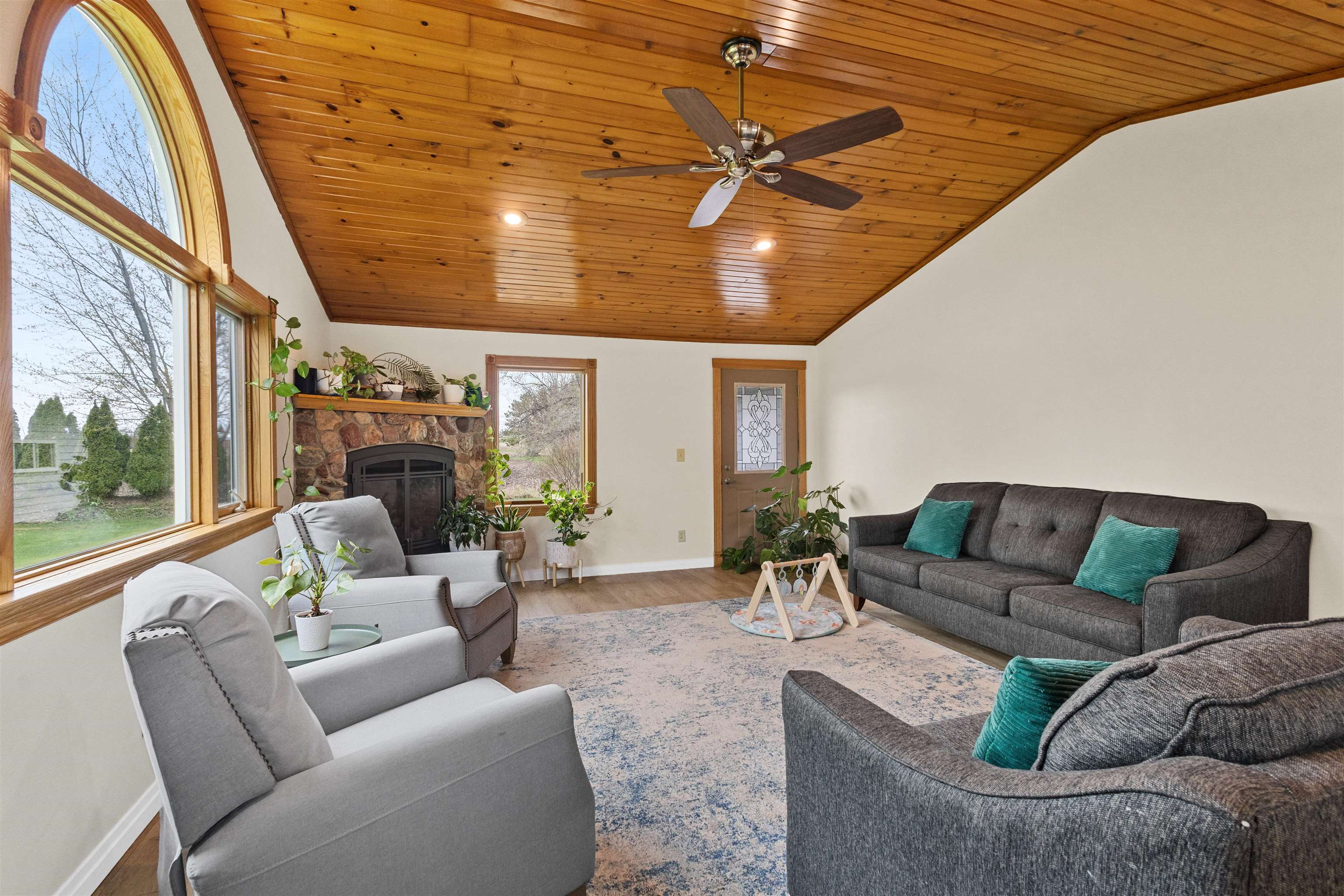 3415 Fairview Road Neenah, WI 54956 - Photo 14 of 64