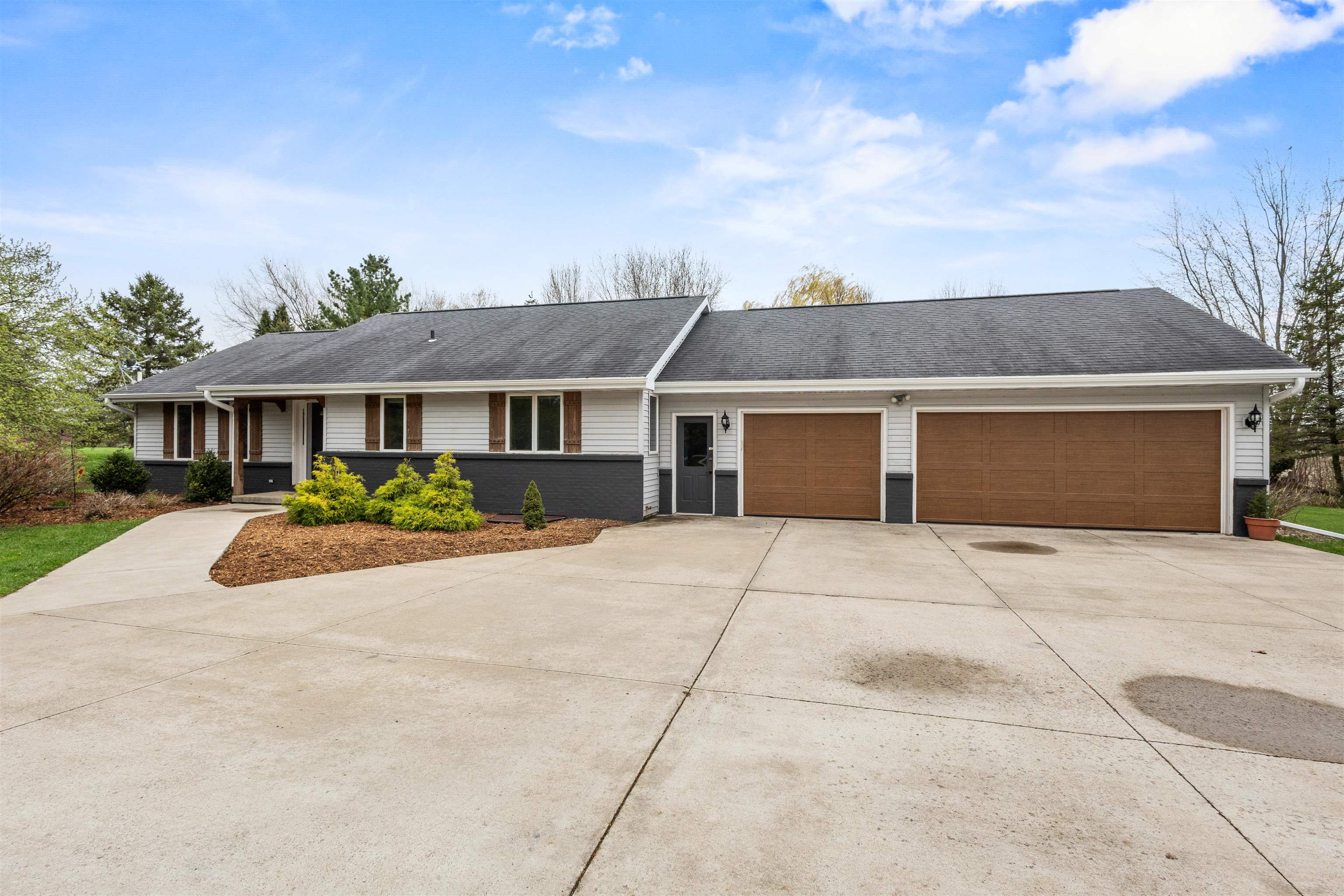 3415 Fairview Road Neenah, WI 54956 - Photo 2 of 64