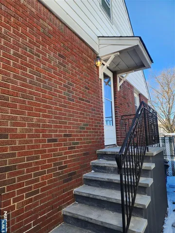 $2,075 | 60 Roosevelt Avenue, Unit 2, Lodi, NJ 07644