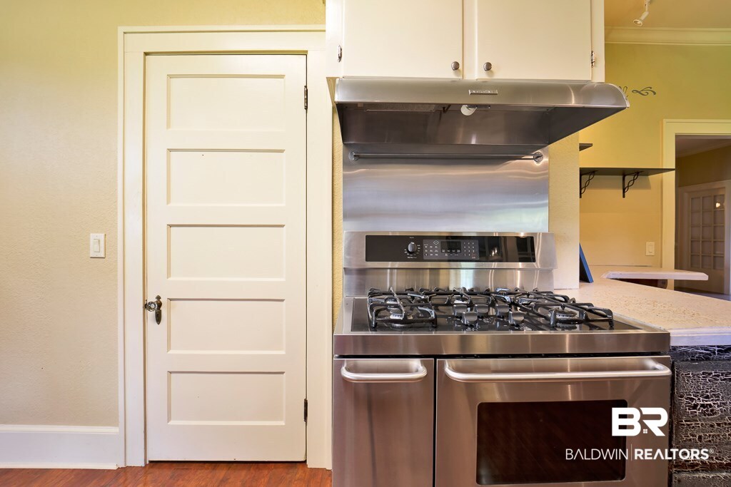 10251 County Road 65 Foley, AL 36535 - Photo 13 of 25 Gas Stove and Pantry