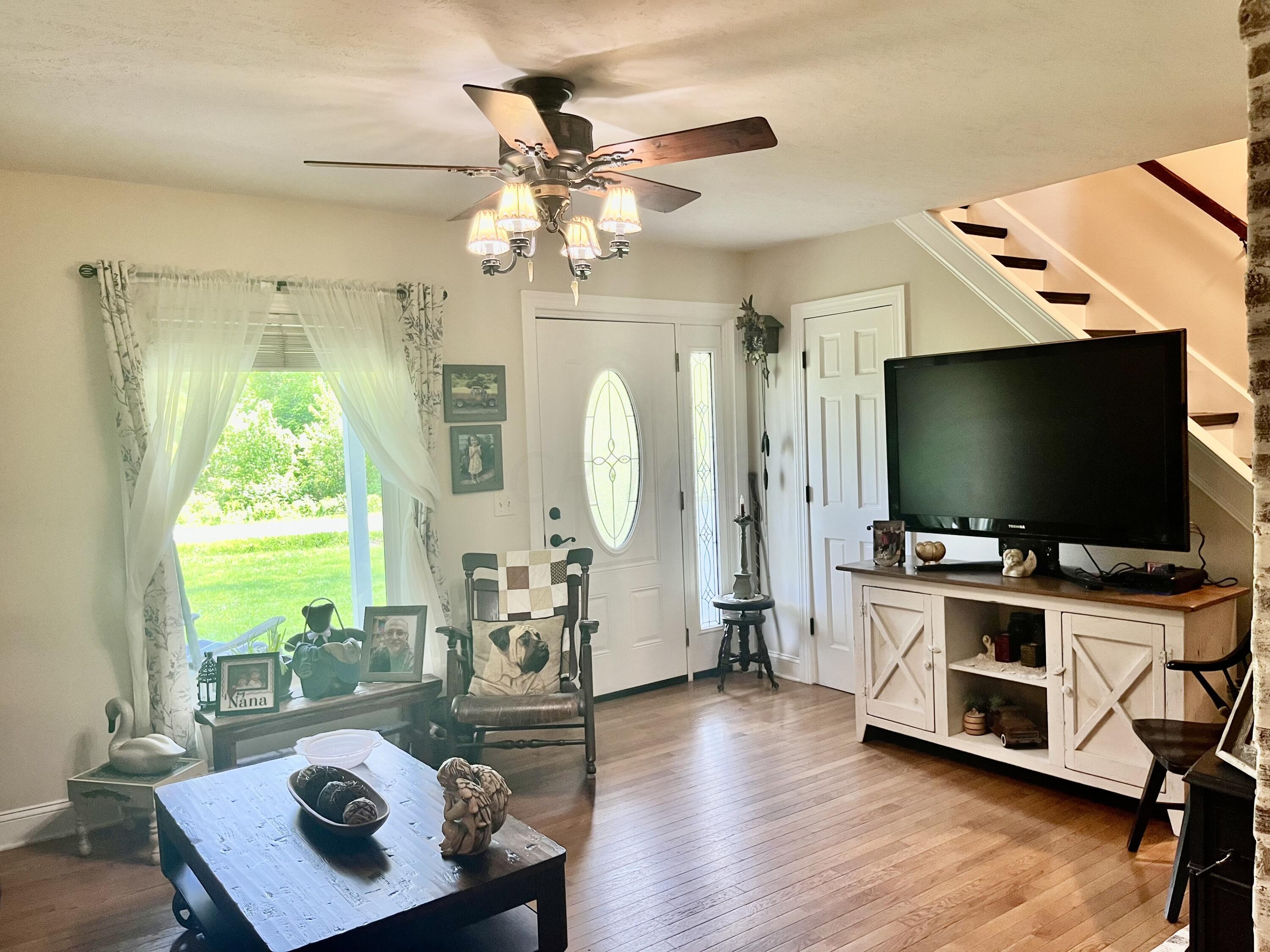 1195 Jr Road Franklin Furnace, OH 45629 - Photo 5 of 59 Living room