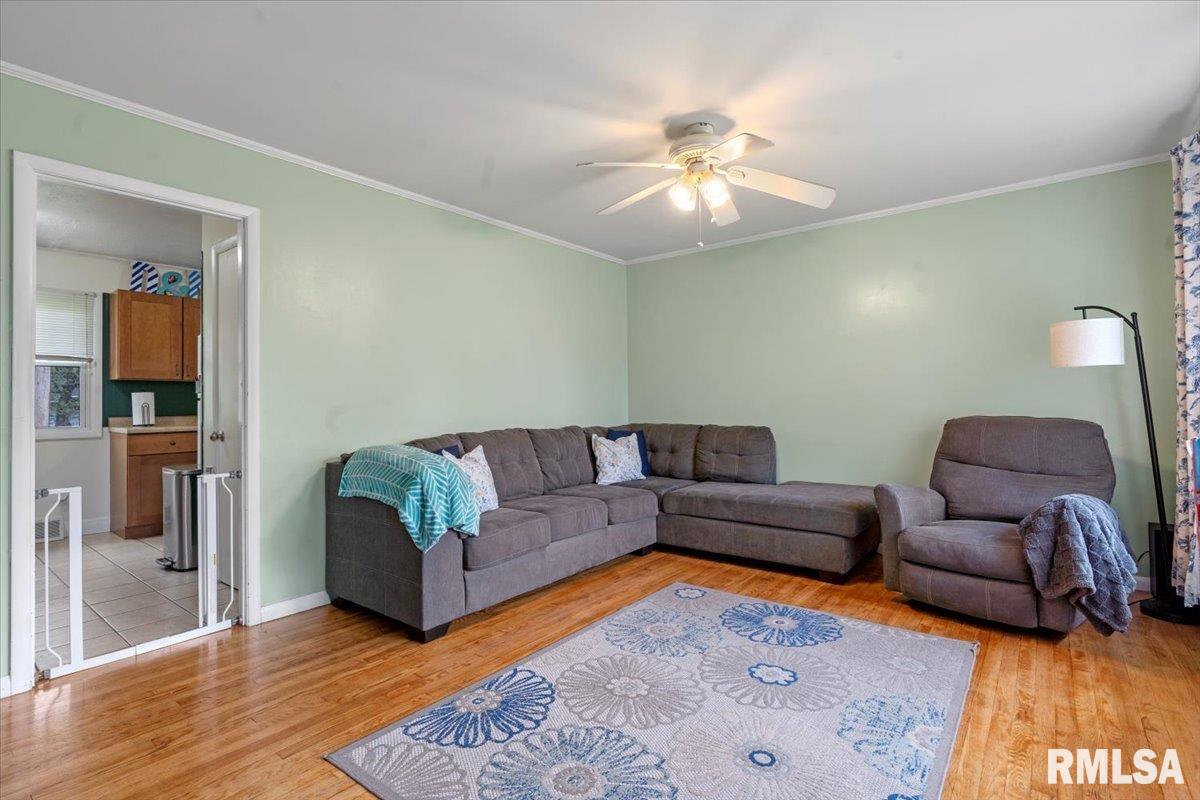 2433 Sussex Road Springfield, IL 62703 - Photo 3 of 31