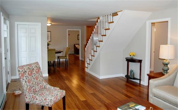 27 Terri Road Framingham, MA 01701 - Photo 4 of 25