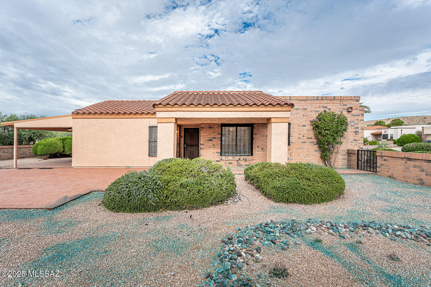 931 West Rio Guaymas Green Valley, AZ 85614 - Photo 8 of 39 a view of a house with a yard and potted plants