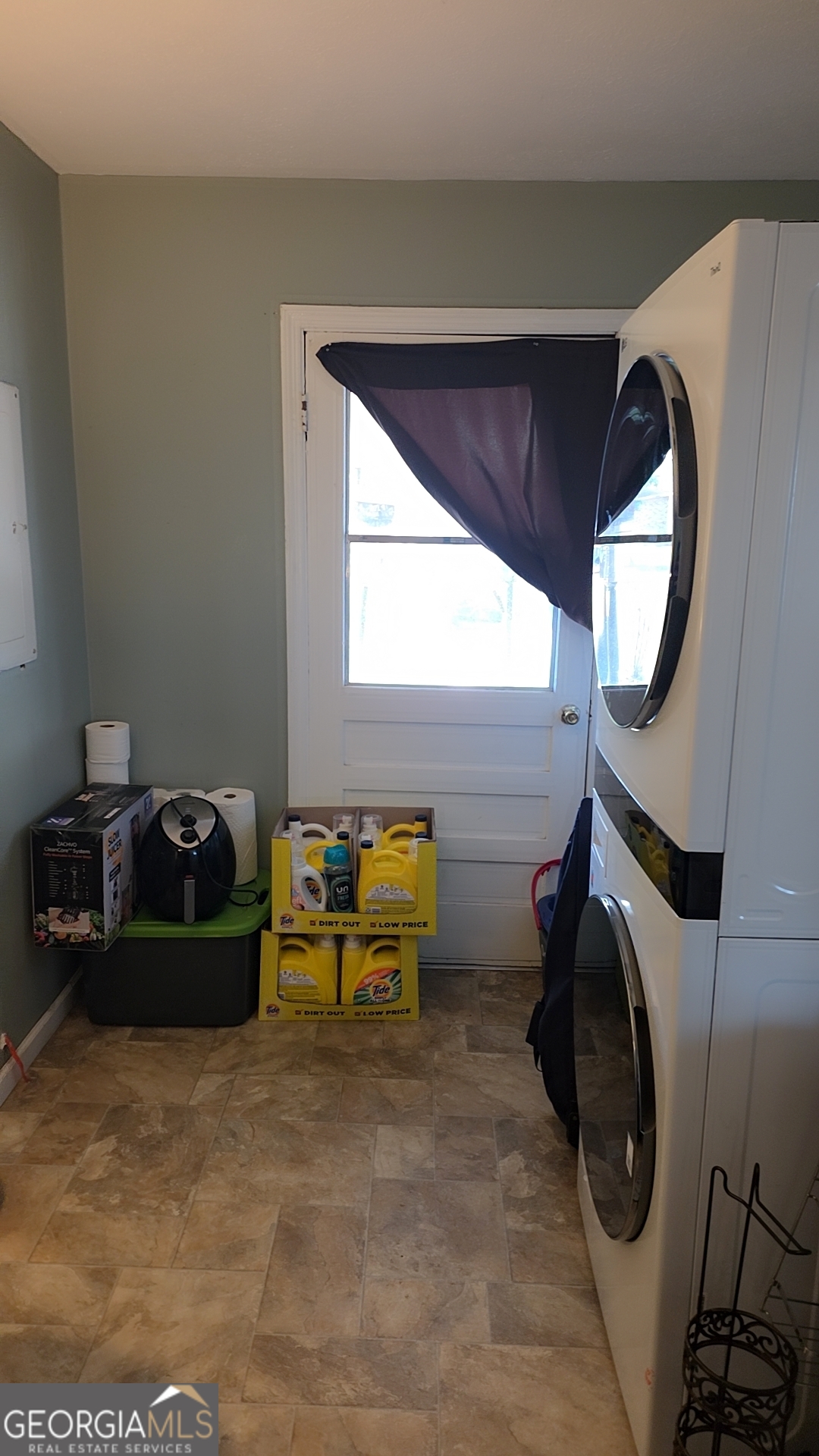 293 Williams Street Northeast Pelham, GA 31779 - Photo 12 of 19 a room with a washer and dryer