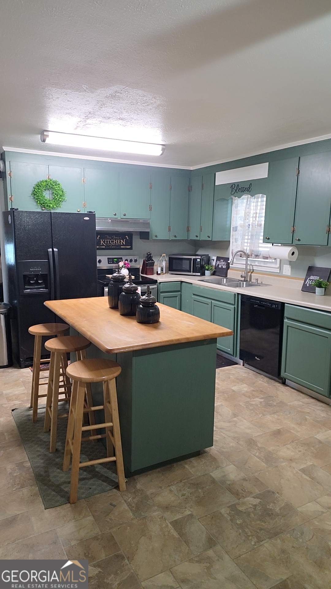 293 Williams Street Northeast Pelham, GA 31779 - Photo 8 of 19 a kitchen with a table and chairs in it