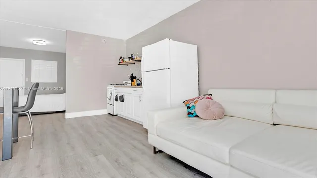 $1,850 | 4201 Indian Creek Drive, Unit 4, Miami Beach, FL 33140