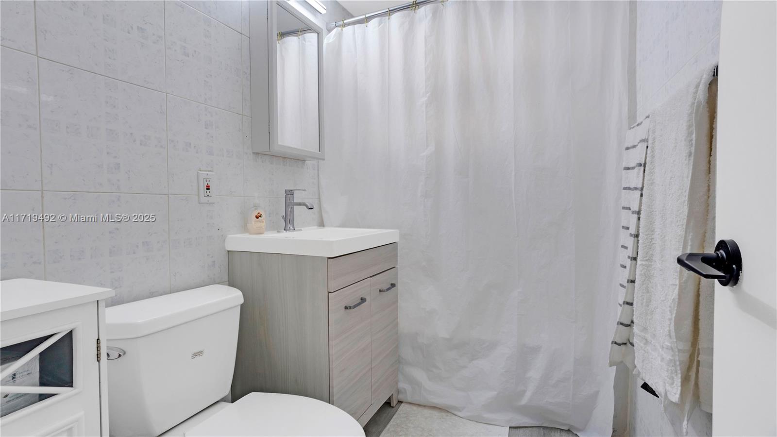 4201 Indian Creek Drive, Unit 4 Miami Beach, FL 33140 - Photo 8 of 15