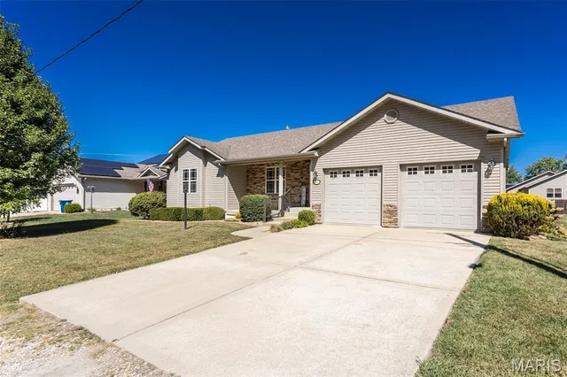 $279,900 | 427 East Donnewald Street, Worden, IL 62097