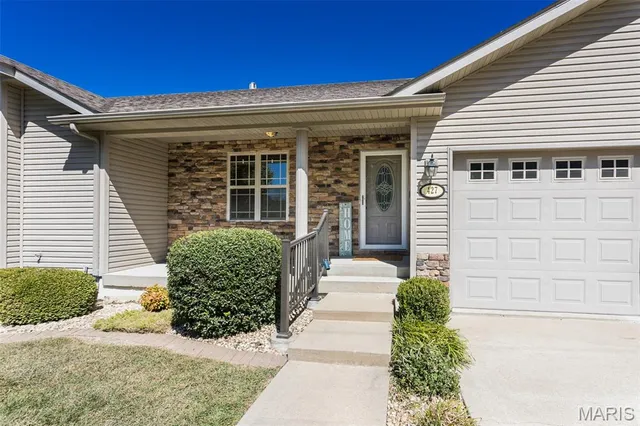 $279,900 | 427 East Donnewald Street, Worden, IL 62097