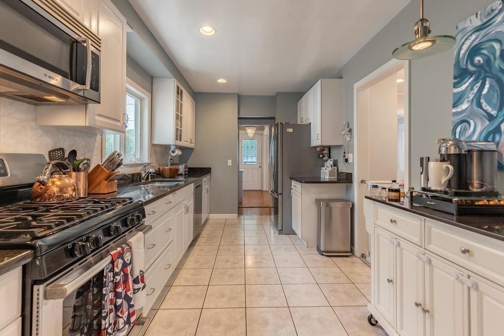 25 Lodge Road Swampscott, MA 01907 - Photo 10 of 26 Gallery Image 10