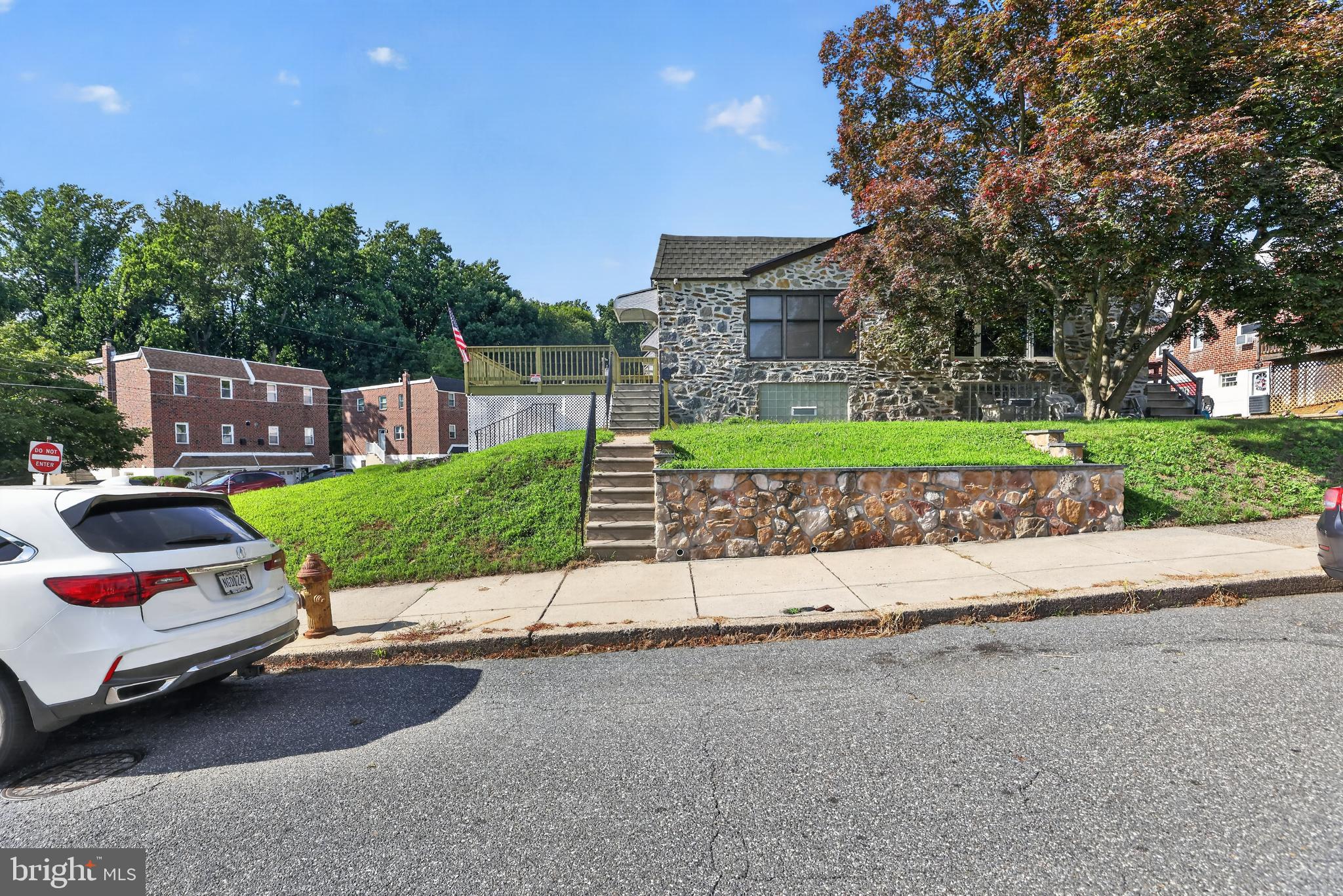 601 Colebrook Road Philadelphia, PA 19115 - Photo 2 of 15