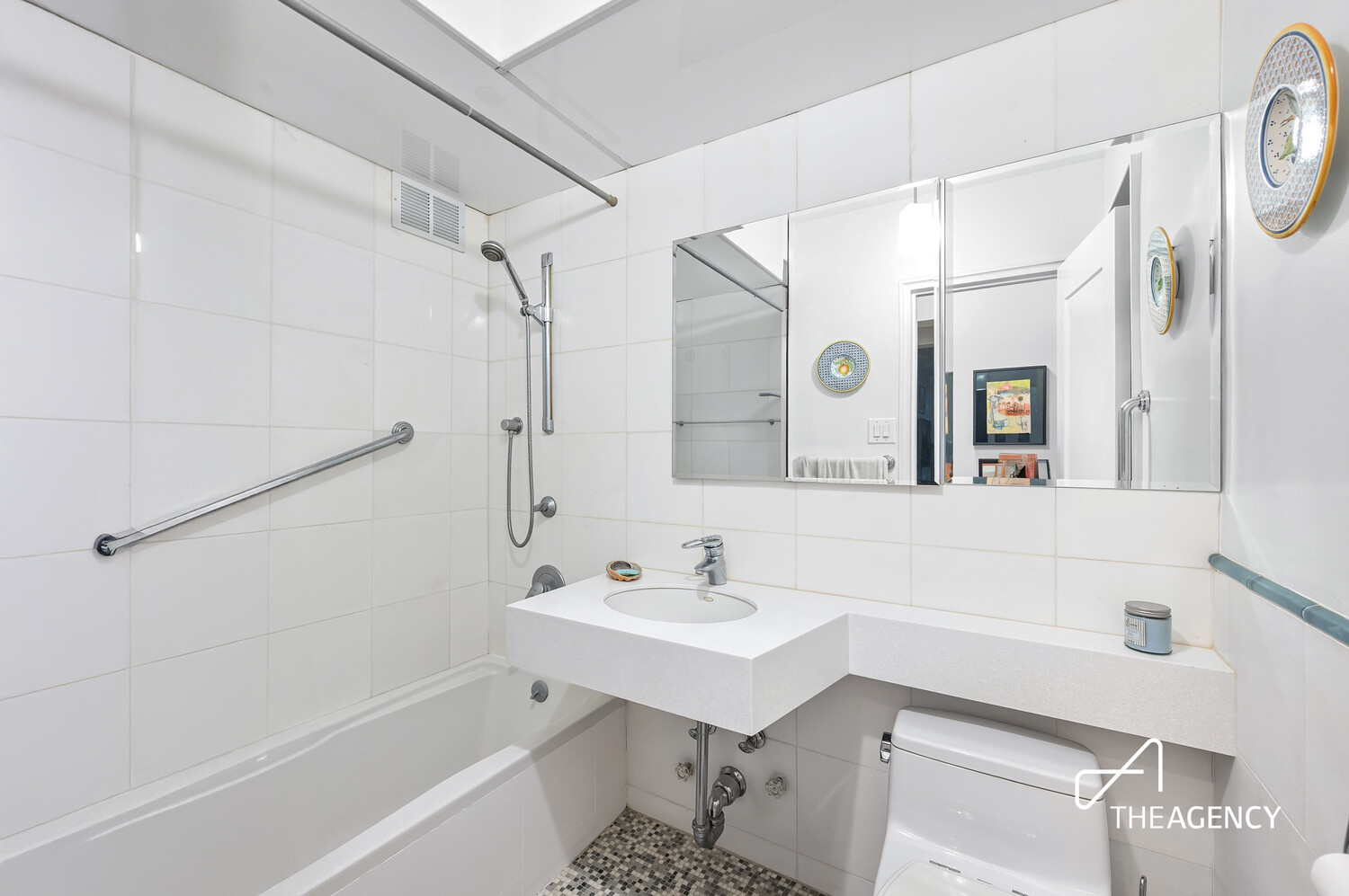 36 Sutton Place South, Unit 2D Manhattan, NY 10022 - Photo 8 of 10 a bathroom with a sink a toilet and a bathtub