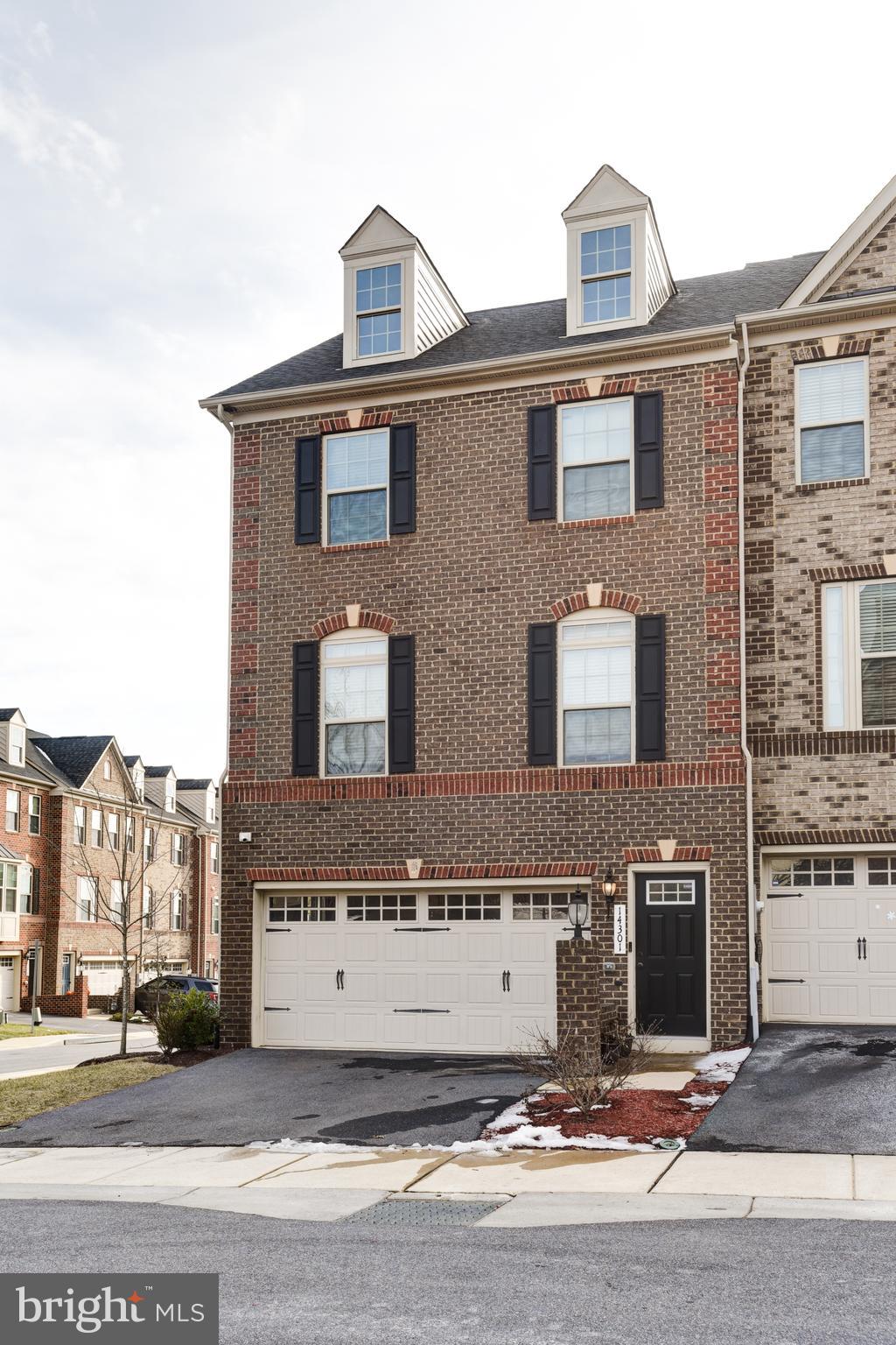 House Front- Main Photo