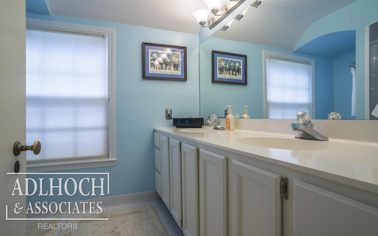 272 Merriweather Road Grosse Pointe Farms, MI 48236 - Photo 15 of 18