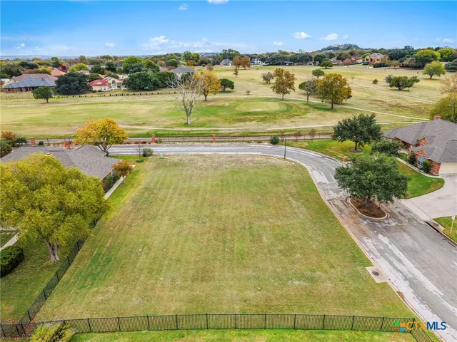 a view of an swimming pool and an outdoor space