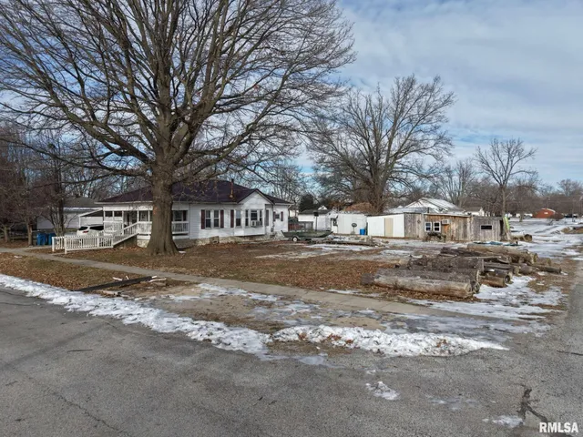 $49,900 | 106 East North Street, Sesser, IL 62884