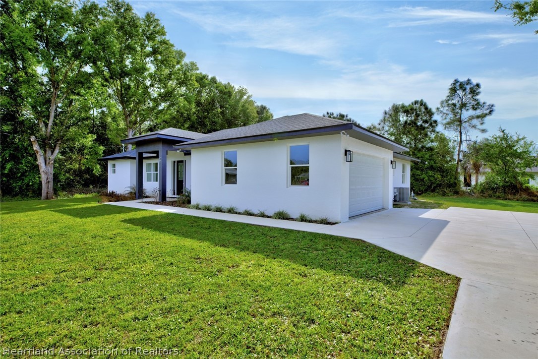 2011 West Falcon Road Avon Park, FL 33825 - Photo 3 of 40