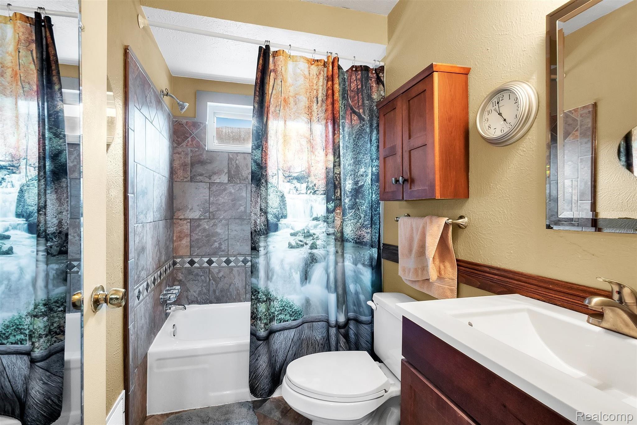 43425 Hanford Road Canton, MI 48187 - Photo 20 of 35 20-43425-Hanford-Rd-WindowStill-Real-Estate-Photography-20.jpg