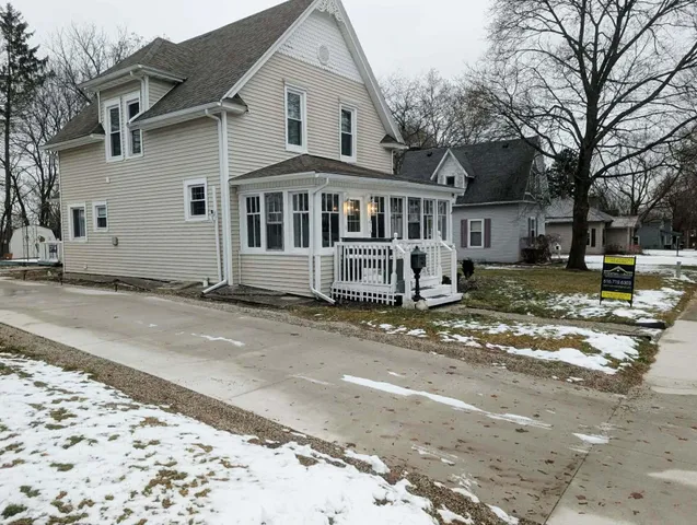 $274,900 | 614 West Cass Street, Greenville, MI 48838