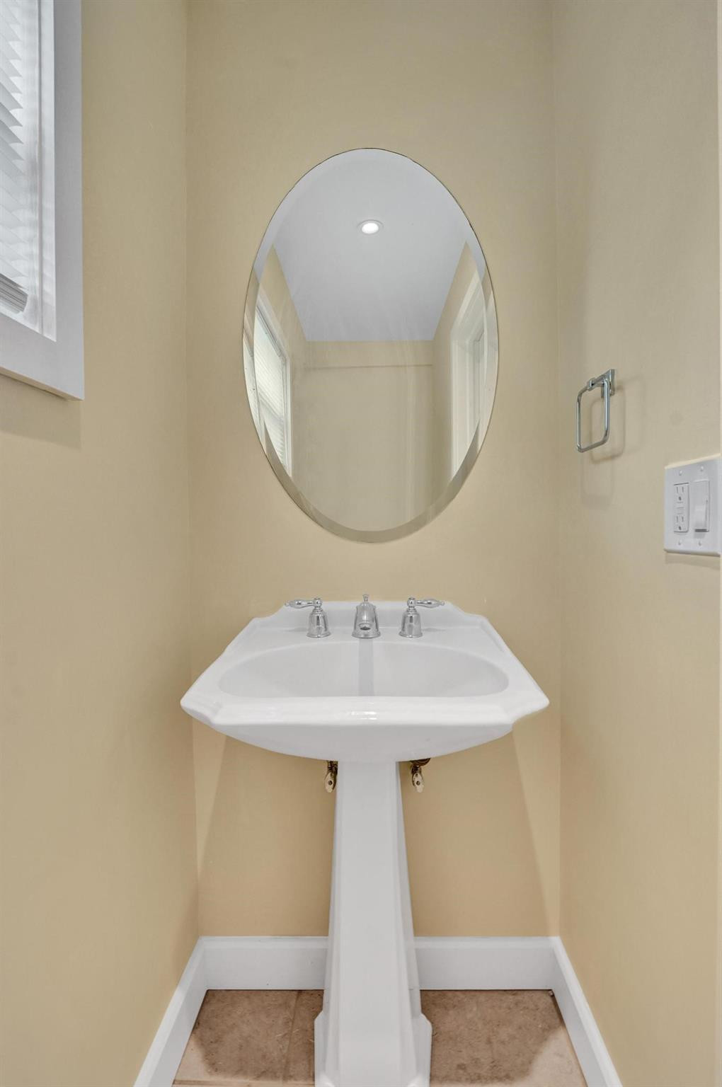 5425 Cleveland Road Delray Beach, FL 33484 - Photo 14 of 39 a bathroom with a sink and a mirror