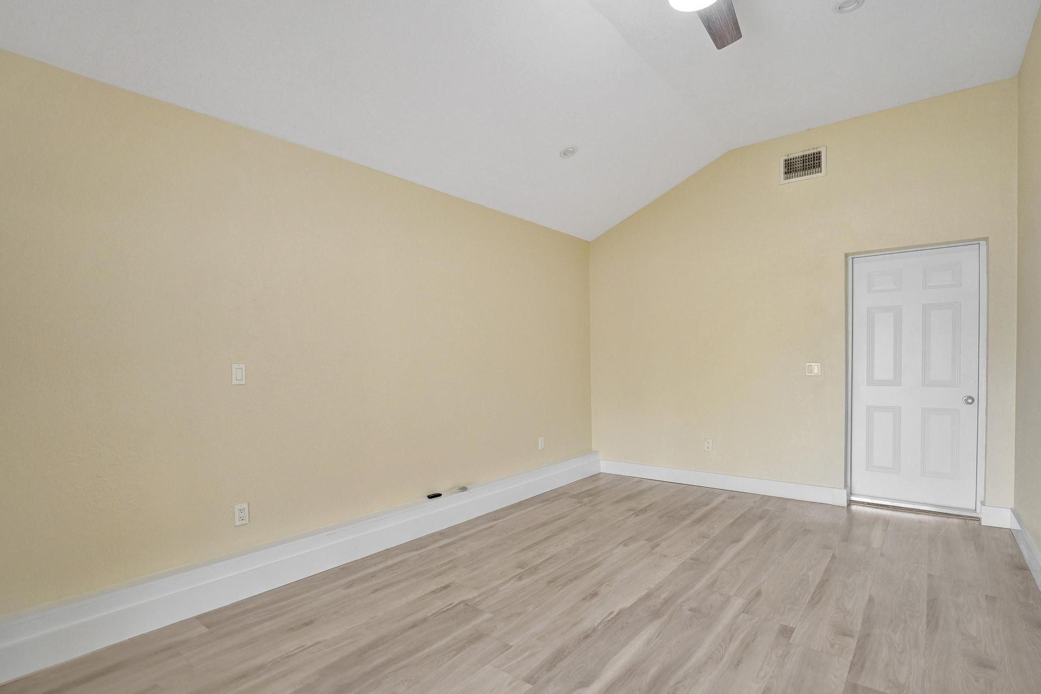 5425 Cleveland Road Delray Beach, FL 33484 - Photo 15 of 39 a view of an empty room