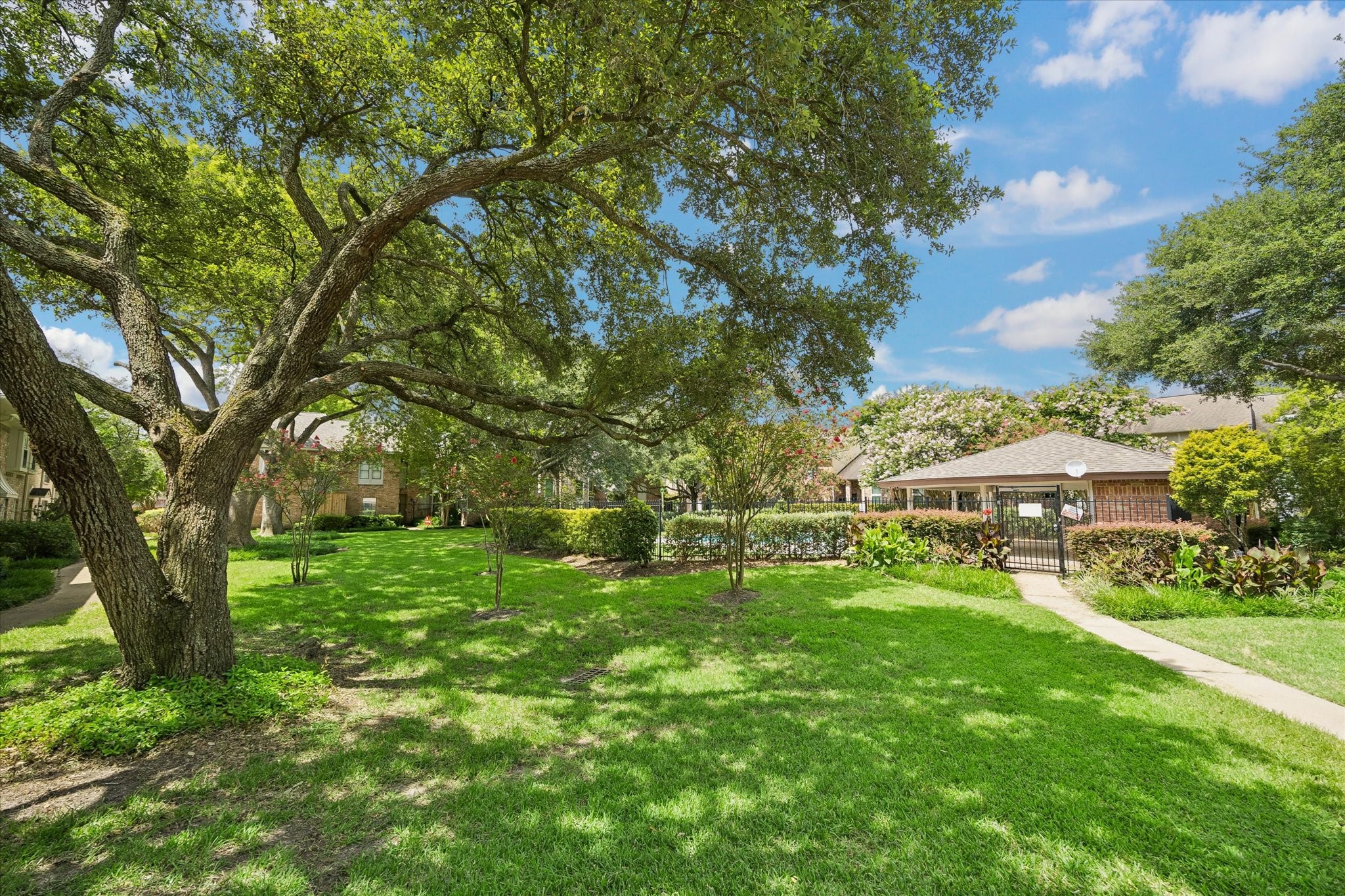 727 Bunker Hill Road, Unit 92 Houston, TX 77024 - Photo 42 of 50 SUCH A PEACEFUL AND DELIGHTFUL TOWNHOUSE COMMUNITY!