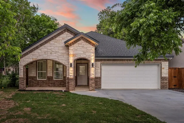 $399,999 | 518 South Cockrell Hill Road, Cockrell Hill, TX 75211