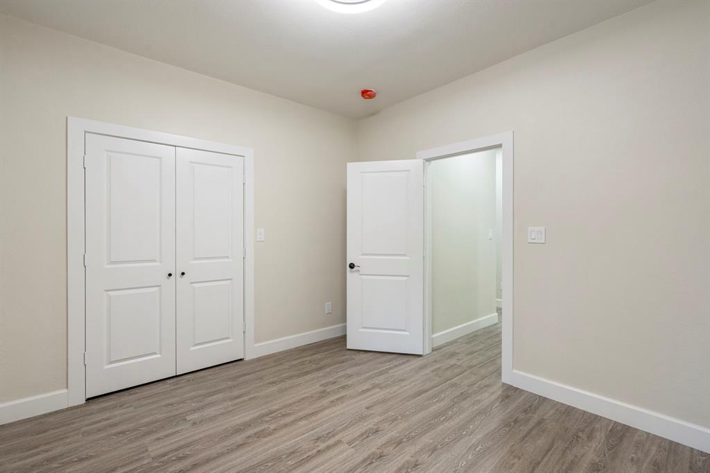 518 South Cockrell Hill Road Cockrell Hill, TX 75211 - Photo 18 of 24