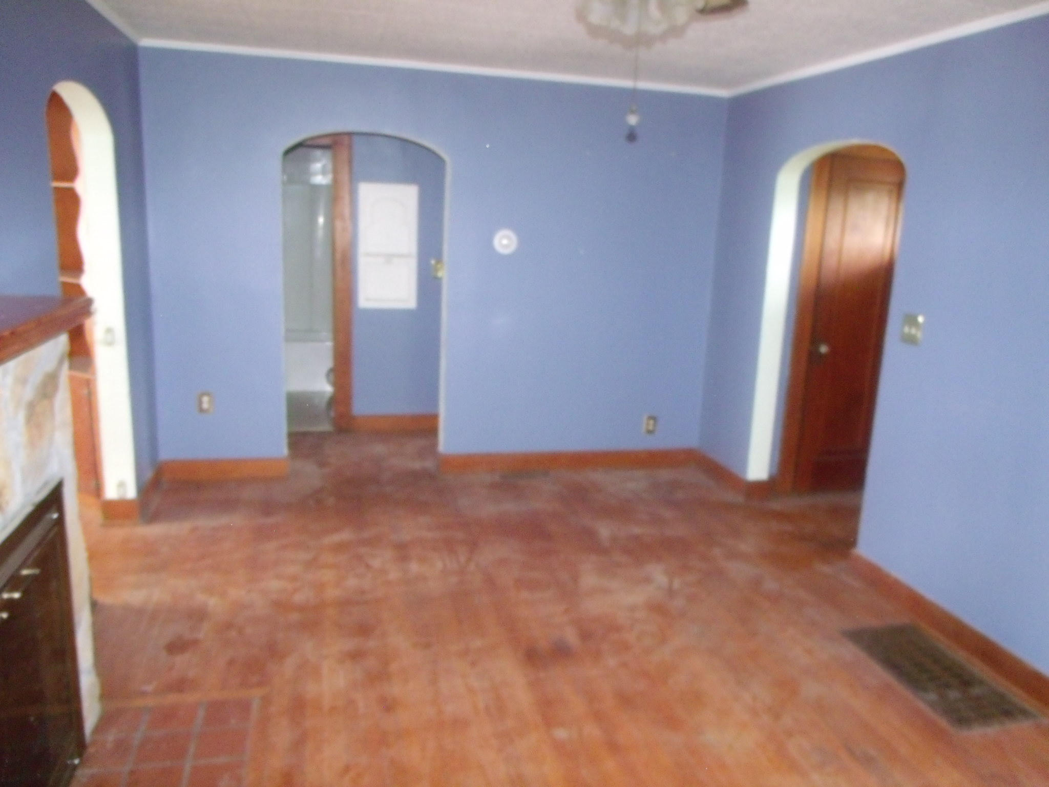 Arched doorways & hardwood flooring