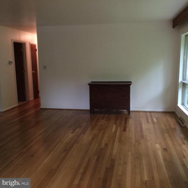 12812 Kilgore Road Silver Spring, MD 20904 - Photo 8 of 19 Living Room