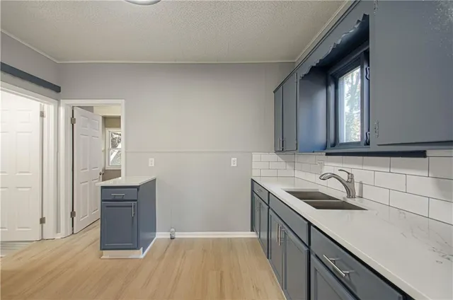 $160,000 | 9 South 20th Street, Kansas City, KS 66102