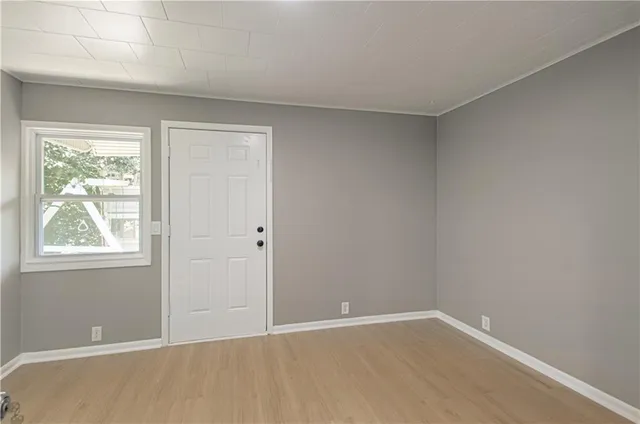 $160,000 | 9 South 20th Street, Kansas City, KS 66102