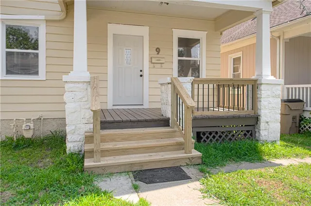 $160,000 | 9 South 20th Street, Kansas City, KS 66102