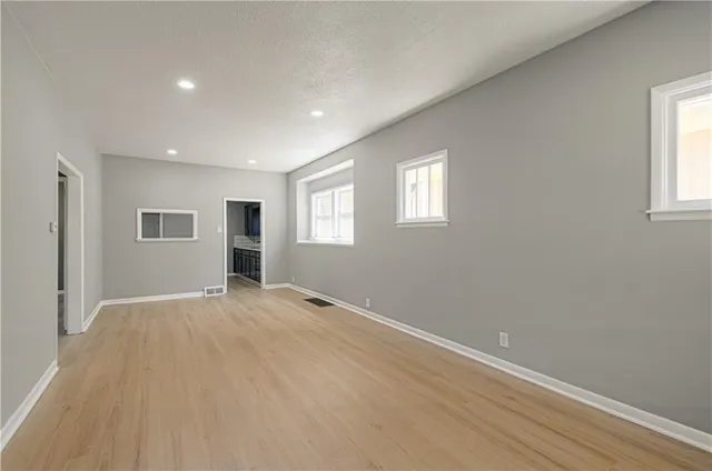 $160,000 | 9 South 20th Street, Kansas City, KS 66102