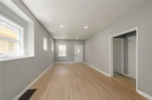 $160,000 | 9 South 20th Street, Kansas City, KS 66102