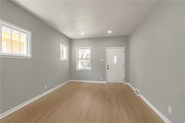 $160,000 | 9 South 20th Street, Kansas City, KS 66102