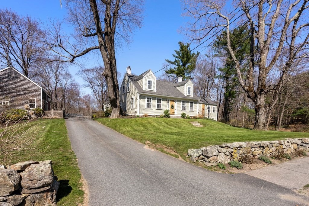 15 Farm Road Sherborn, MA 01770 - Photo 3 of 33 Gallery Image 3