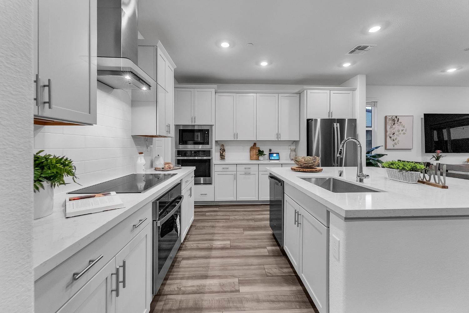 3912 Azul Way Sacramento, CA 95835 - Photo 14 of 52