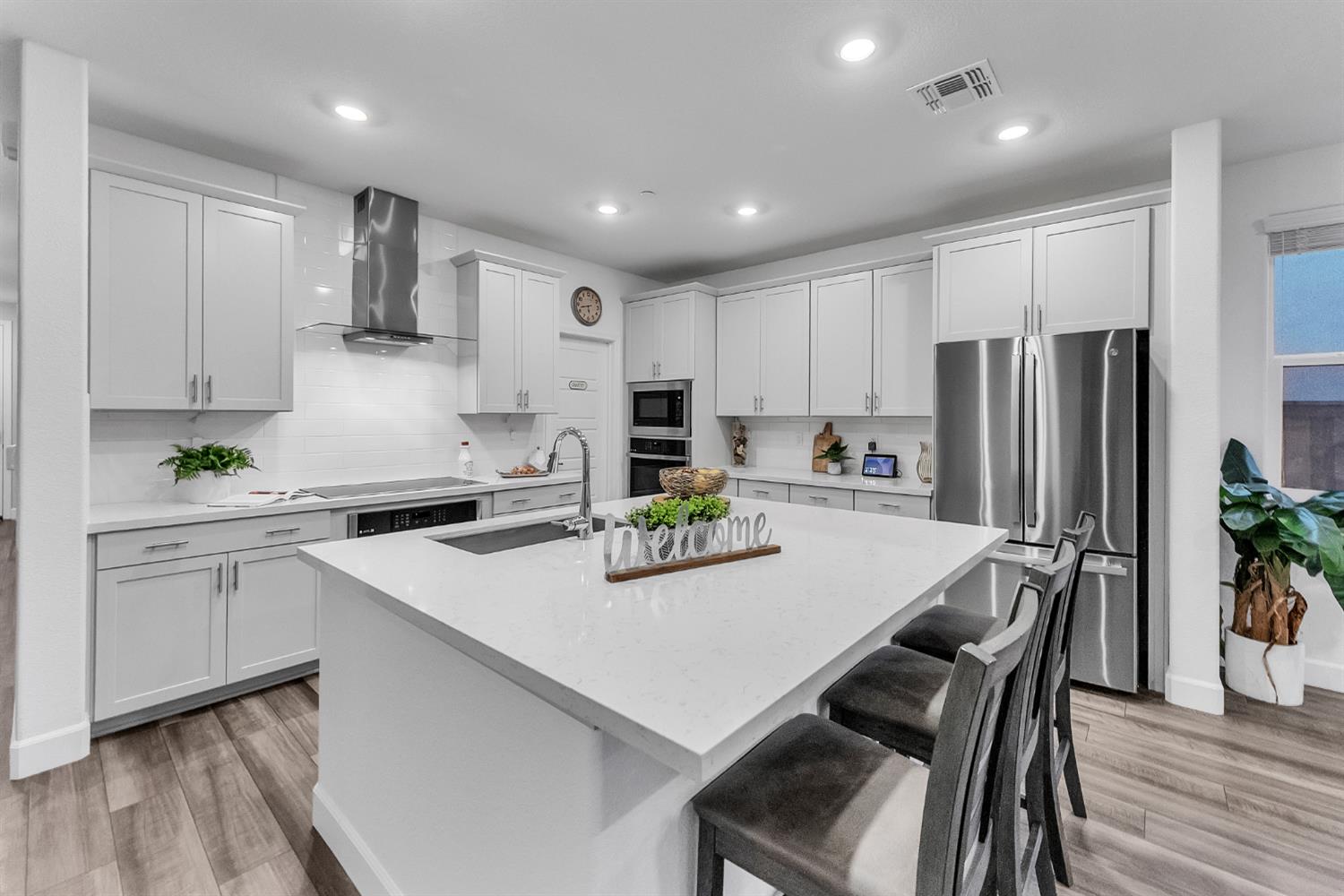 3912 Azul Way Sacramento, CA 95835 - Photo 4 of 29