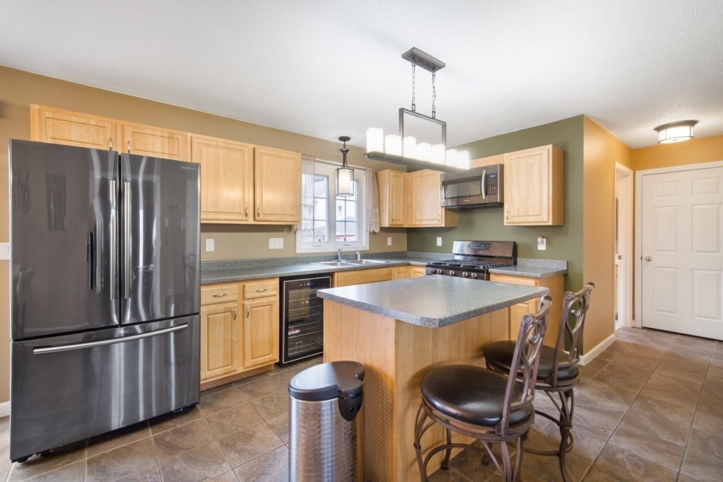 32 Martha Street Springfield, MA 01151 - Photo 6 of 27