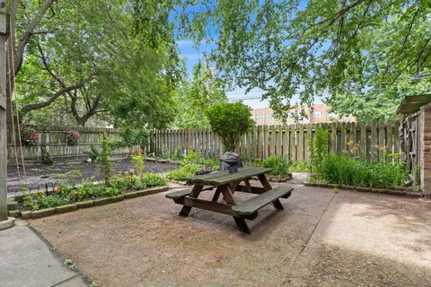 $450,000 | 5114 North Kenmore Avenue, Unit 3S, Chicago, IL 60640