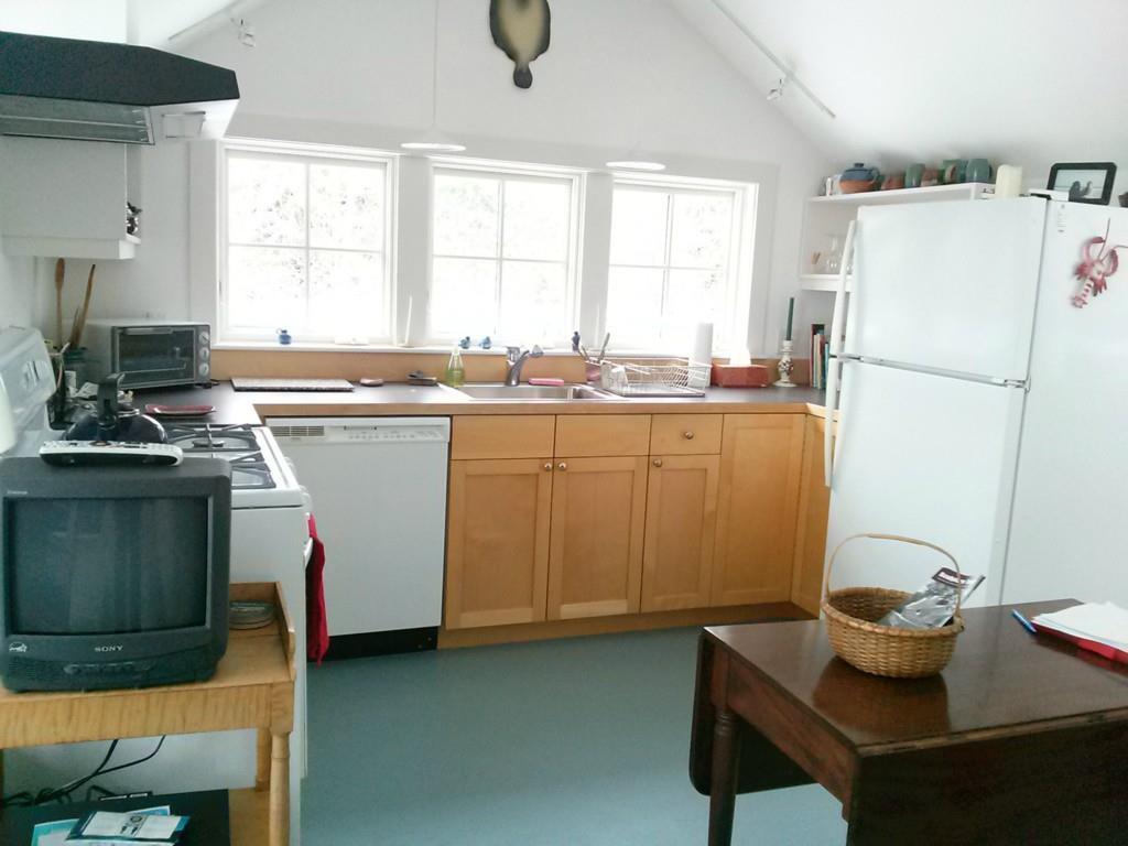 578 Newbury Neck Road Surry, ME 04684 - Photo 20 of 26 Guest Quarters