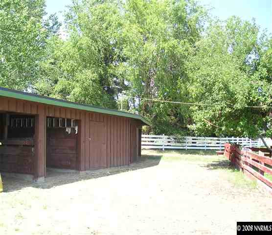 1175 Del Monte Lane Reno, NV 89511 - Photo 5 of 6 a view of a backyard