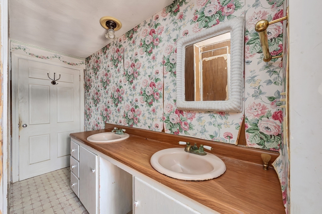 141 Ipswich Road Topsfield, MA 01983 - Photo 18 of 33 Gallery Image 18