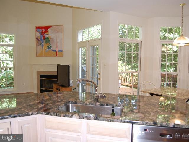 11429 Hollow Timber Way Reston, VA 20194 - Photo 2 of 30 Kitchen