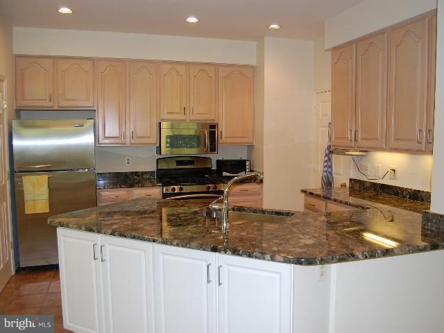 11429 Hollow Timber Way Reston, VA 20194 - Photo 21 of 30 Kitchen