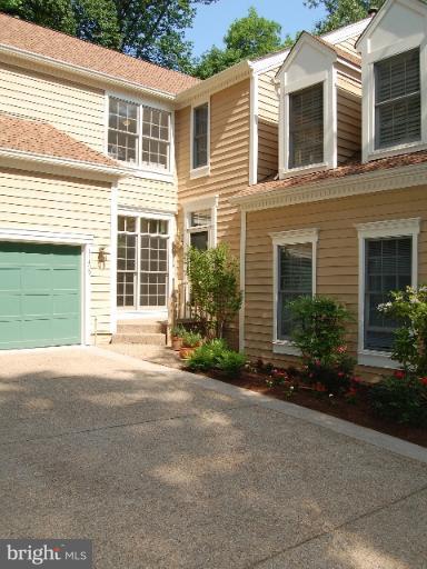 11429 Hollow Timber Way Reston, VA 20194 - Photo 30 of 30 Exterior (Front)