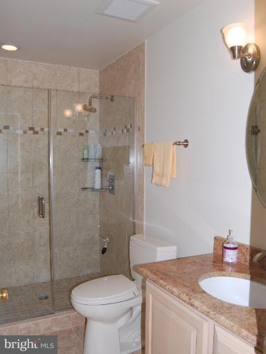 11429 Hollow Timber Way Reston, VA 20194 - Photo 10 of 30 Bath