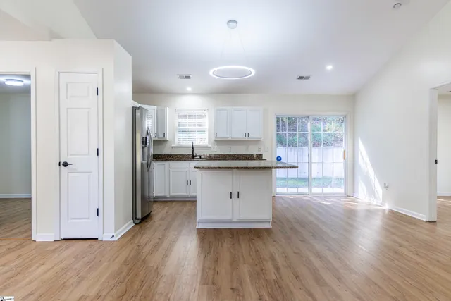 $289,900 | 406 Crescentwood Court, Taylors, SC 29687